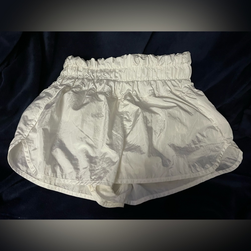 Free people size large White Ruffled Shorts